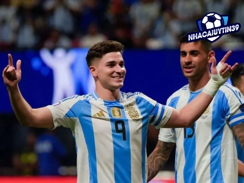 Julian Alvarez có thành tích thi đấu cực kỳ nổi bật